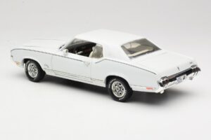Oldsmobile Cutlass SX Valkoinen ERTL 1:18 33775 Metalli — kuva 7 / 8