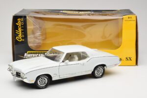 Oldsmobile Cutlass SX Valkoinen ERTL 1:18 33775 Metalli — kuva 8 / 8