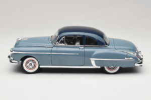 Oldsmobile 88 Sininen Grease Auto World 1:18 AWSS103/06 Metalli — kuva 4 / 8