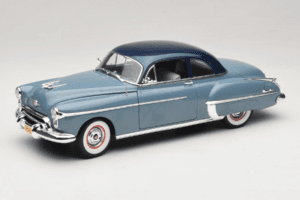 Oldsmobile 88 Sininen Grease Auto World 1:18 AWSS103/06 Metalli