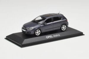 Opel Astra H Tummansininen Minichamps 1:43 B24910027-A1 Metalli — kuva 2 / 4