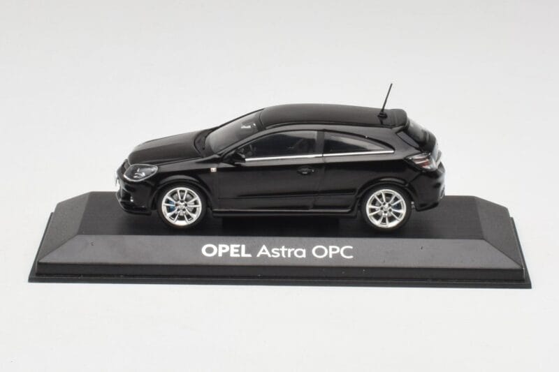 Opel Astra H OPC Musta Minichamps 1:43 90399890 Metalli