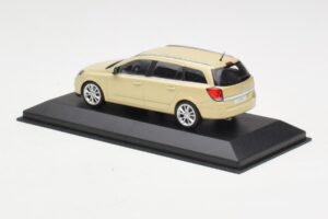 Opel Astra H Farmari Keltainen Minichamps 1:43 1799098 Metalli — kuva 3 / 4
