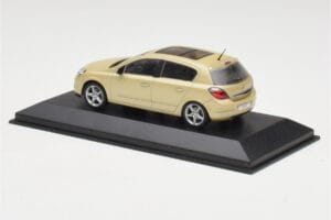 Opel Astra H Keltainen Metallic Minichamps 1:43 403043003 Metalli — kuva 3 / 4