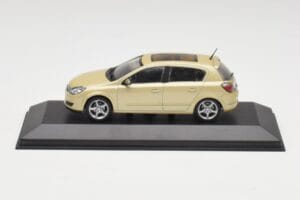 Opel Astra H Keltainen Metallic Minichamps 1:43 403043003 Metalli