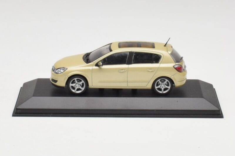 Opel Astra H Keltainen Metallic Minichamps 1:43 403043003 Metalli