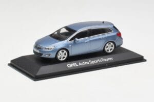 Opel Astra J Sports Tourer Blue Metallic Minichamps 1:43 400049012 Metalli — kuva 2 / 4