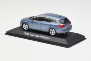 Opel Astra J Sports Tourer Blue Metallic Minichamps 1:43 400049012 Metalli — kuva 3 / 4