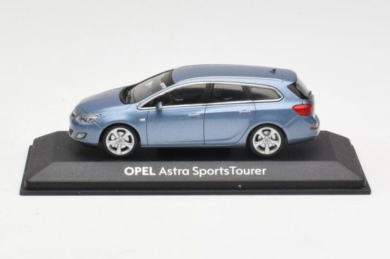 Opel Astra J Sports Tourer Blue Metallic Minichamps 1:43 400049012 Metalli