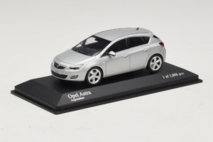 Opel Astra J Hopea Minichamps 1:43 400049000 Metalli — kuva 2 / 4