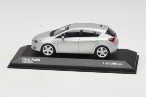 Opel Astra J Hopea Minichamps 1:43 400049000 Metalli