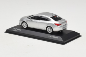 Opel Astra J Hopea Minichamps 1:43 410042000 Metalli — kuva 3 / 5