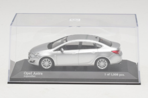 Opel Astra J Hopea Minichamps 1:43 410042000 Metalli — kuva 4 / 5