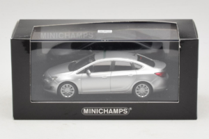 Opel Astra J Hopea Minichamps 1:43 410042000 Metalli — kuva 5 / 5