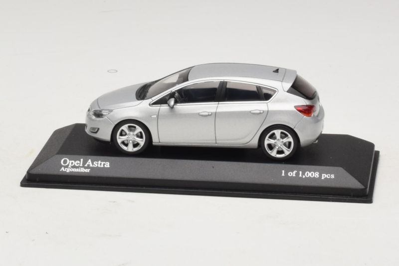 Opel Astra J Hopea Minichamps 1:43 400049000 Metalli