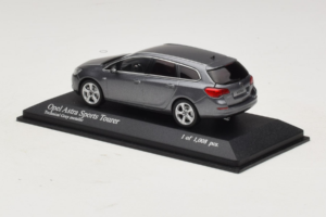 Opel Astra J Sports Tourer Minichamps 1:43 400049014 Metalli — kuva 3 / 4