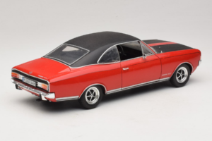 Opel Commodore GS/E Punainen Revell 1:18 8826 Metalli — kuva 3 / 8