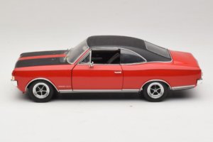 Opel Commodore GS/E Punainen Revell 1:18 8826 Metalli — kuva 4 / 8
