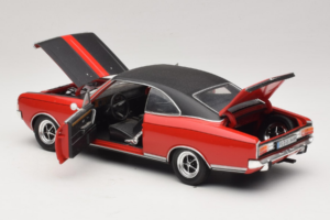 Opel Commodore GS/E Punainen Revell 1:18 8826 Metalli — kuva 5 / 8