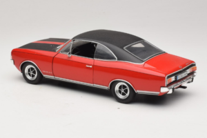 Opel Commodore GS/E Punainen Revell 1:18 8826 Metalli — kuva 7 / 8
