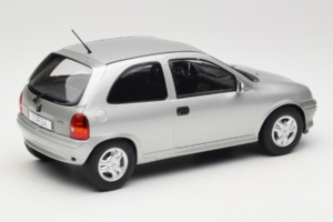 Opel Corsa B Grey Metallic MCG 1:18 MCG18515 Metalli — kuva 2 / 6