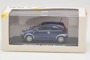 Opel Corsa C 1.5M Made in Eisenach Minichamps 1:43 OPEL003 Metalli — kuva 4 / 4