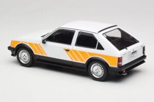 Opel Kadett D SR Valkoinen Keltaisella Koristelulla MCG 1:18 MCG18534 Metalli — kuva 5 / 6