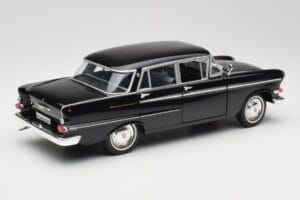 Opel Kapitan P1 Musta Revell 1:18 08822 Metalli — kuva 3 / 8