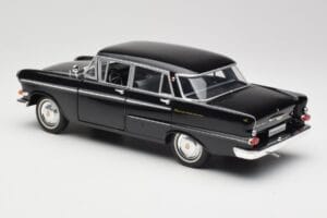 Opel Kapitan P1 Musta Revell 1:18 08822 Metalli — kuva 7 / 8