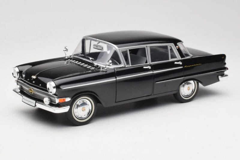 Opel Kapitan P1 Musta Revell 1:18 08822 Metalli