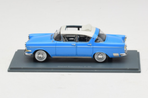 Opel Kapitan P1 Sininen NEO 1:43 NEO43940 Hartsi