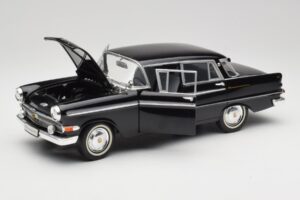 Opel Kapitan P2 Musta Revell 1:18 08821 Metalli — kuva 2 / 8