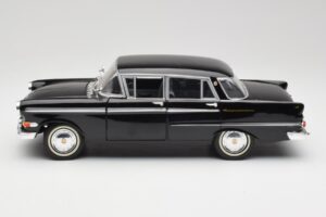 Opel Kapitan P2 Musta Revell 1:18 08821 Metalli — kuva 4 / 8
