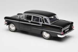 Opel Kapitan P2 Musta Revell 1:18 08821 Metalli — kuva 7 / 8