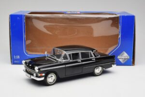 Opel Kapitan P2 Musta Revell 1:18 08821 Metalli — kuva 8 / 8