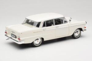 Opel Kapitan P2 Valkoinen Revell 1:18 08821-M1 Metalli — kuva 3 / 8