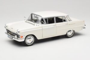 Opel Kapitan P2 Valkoinen Revell 1:18 08821-M1 Metalli