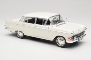Opel Kapitan P2 Valkoinen Revell 1:18 08821-M1 Metalli — kuva 6 / 8