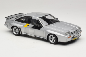 Opel Manta 400 Homologation Hopea Revell 1:18 8491 Metalli — kuva 4 / 6