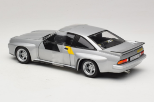 Opel Manta 400 Homologation Hopea Revell 1:18 8491 Metalli — kuva 5 / 6