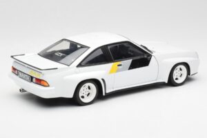 Opel Manta 400 Homologation Valkoinen Revell 1:18 8819 Metalli — kuva 3 / 8