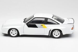 Opel Manta 400 Homologation Valkoinen Revell 1:18 8819 Metalli — kuva 4 / 8