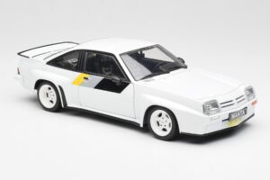 Opel Manta 400 Homologation Valkoinen Revell 1:18 8819 Metalli — kuva 6 / 8
