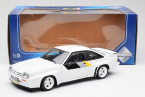 Opel Manta 400 Homologation Valkoinen Revell 1:18 8819 Metalli — kuva 8 / 8