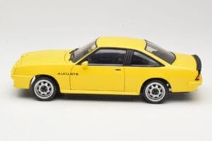 Opel Manta B GT/E Keltainen Revell 1:18 08421 Metalli — kuva 4 / 8