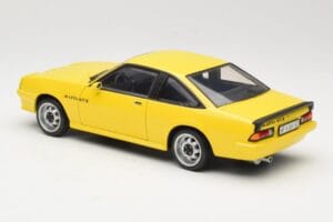 Opel Manta B GT/E Keltainen Revell 1:18 08421 Metalli — kuva 7 / 8