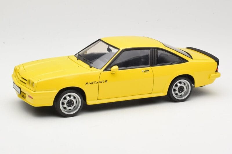 Opel Manta B GT/E Keltainen Revell 1:18 08421 Metalli