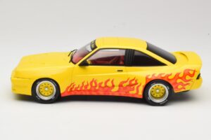 Opel Manta B Mattig Keltainen Liekillä MCG 1:18 MCG18115 Metalli — kuva 3 / 6