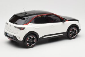 Opel Mokka-E GS Line Jada Valkoinen Otto 1:18 OT1045 Hartsi — kuva 2 / 6