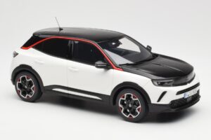 Opel Mokka-E GS Line Jada Valkoinen Otto 1:18 OT1045 Hartsi — kuva 4 / 6
